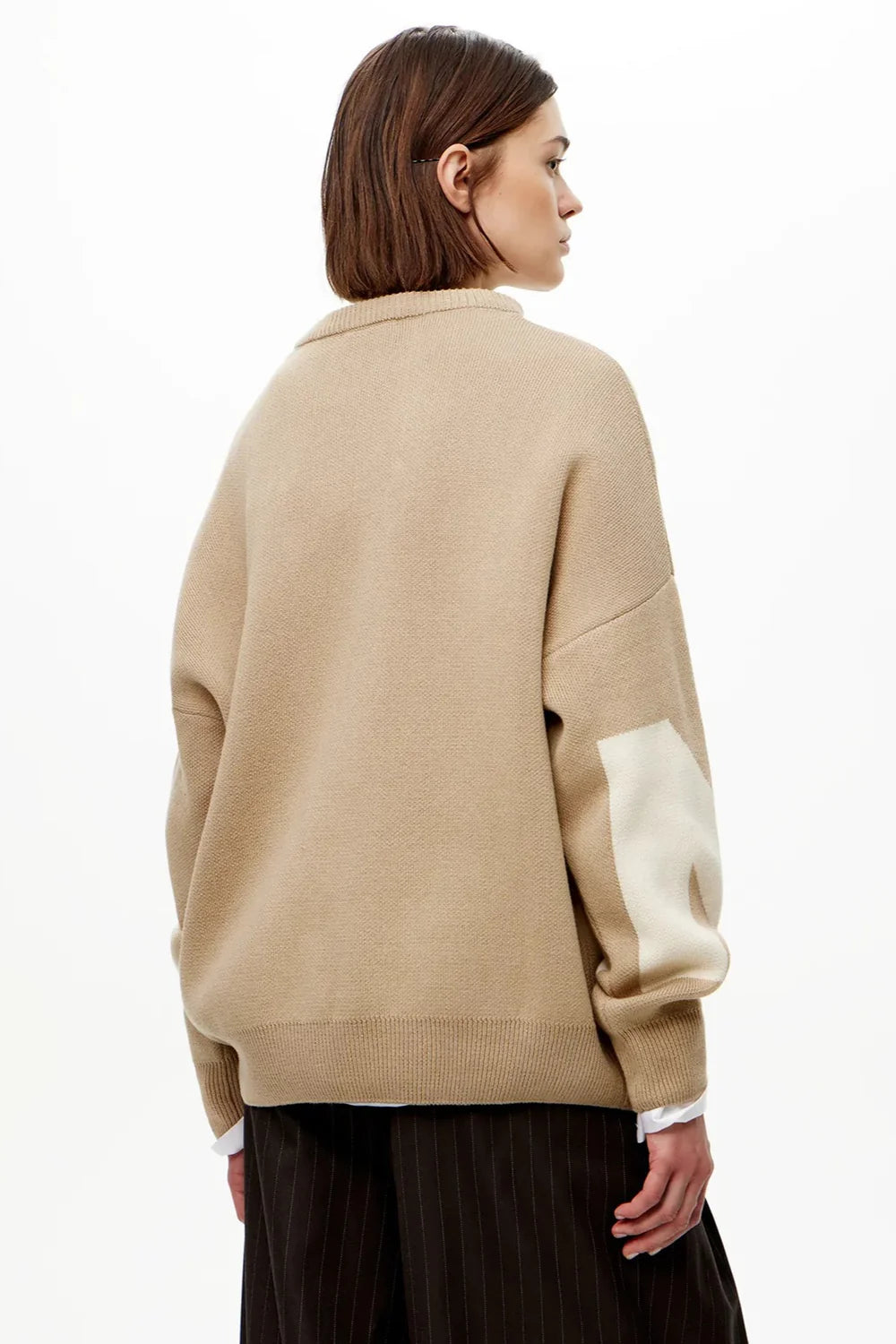 Damski sweter oversize z grafiką