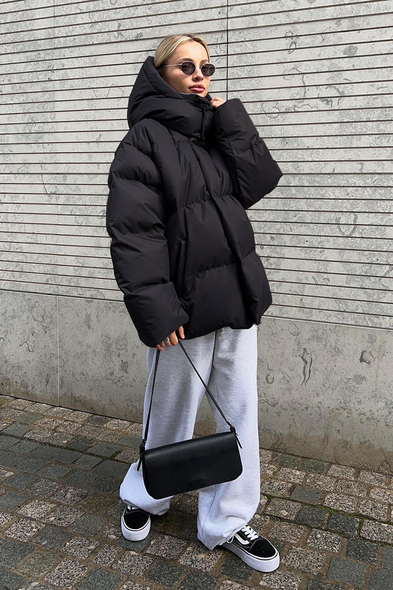 Stylowa damska kurtka puchowa o oversize'owym kroju