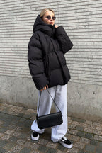 Stylowa damska kurtka puchowa o oversize'owym kroju