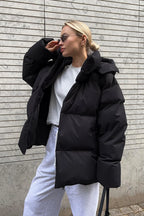 Stylowa damska kurtka puchowa o oversize'owym kroju