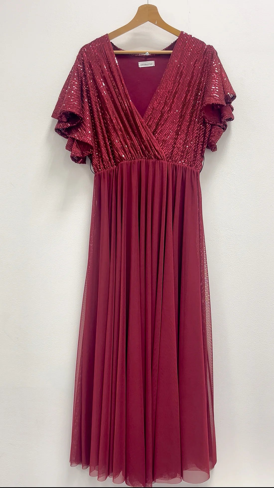 Aurena – Elegancka sukienka wieczorowa z błyszczącą górą i zwiewnym tiulowym dołem