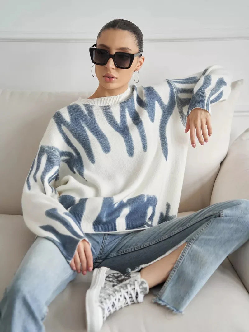Sweter z dzianiny z abstrakcyjnym nadrukiem