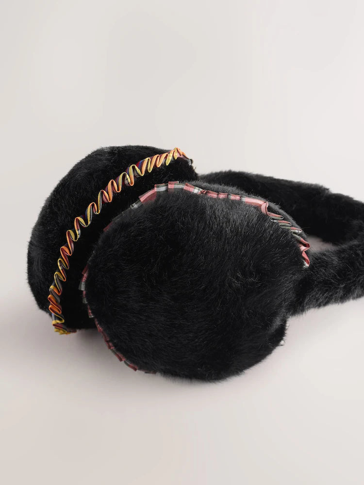 Czarne nauszniki w szkocką kratę