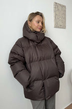 Stylowa damska kurtka puchowa o oversize'owym kroju