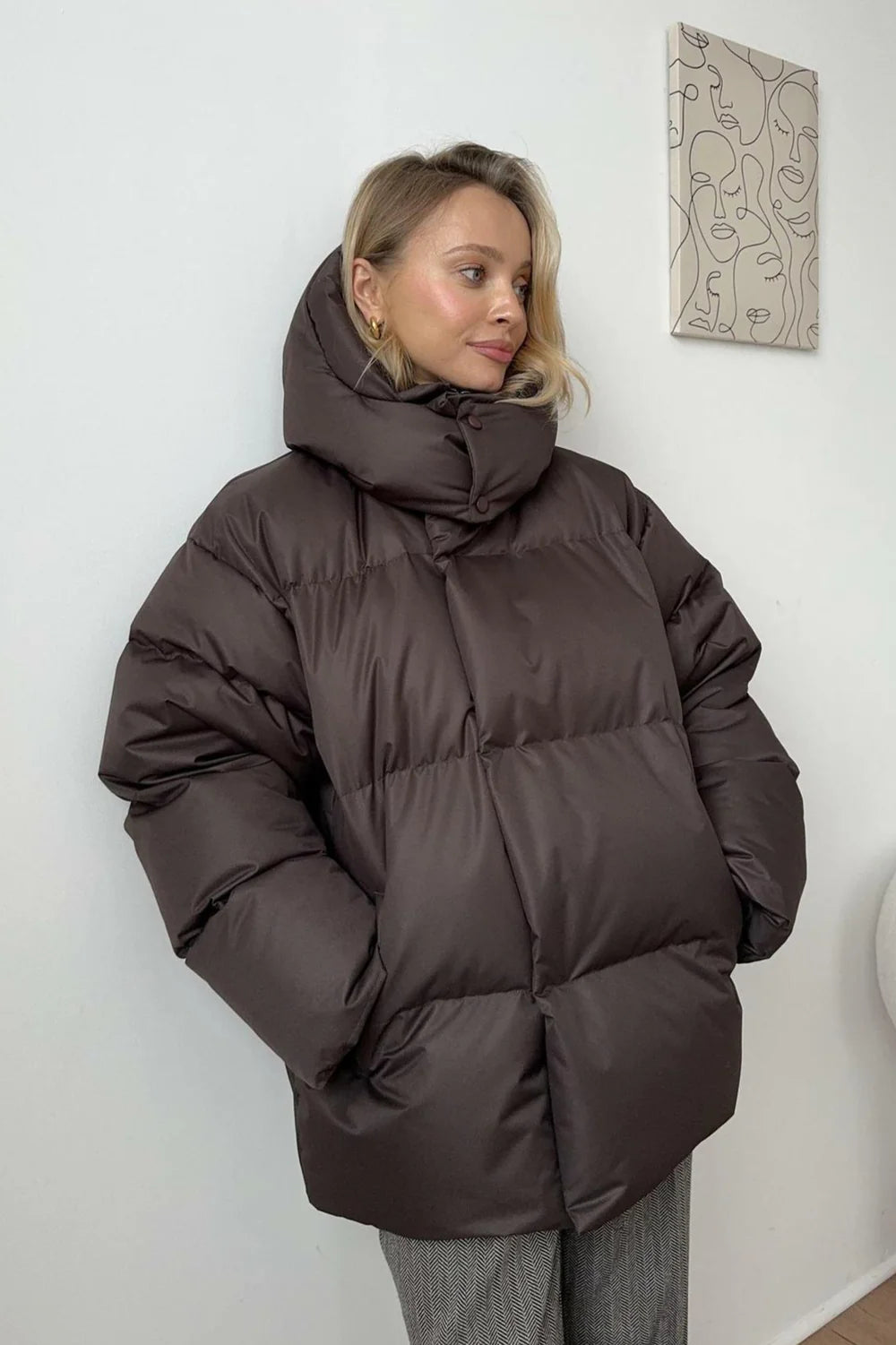 Stylowa damska kurtka puchowa o oversize'owym kroju