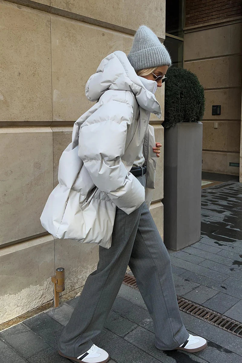 Stylowa damska kurtka puchowa o oversize'owym kroju