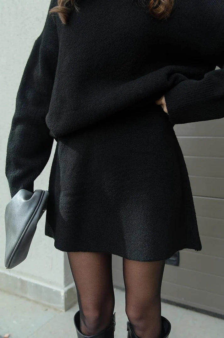 Allegra Luxe – Dwuczęściowy komplet dzianinowy: sweter + spódnica